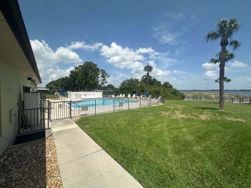 543 Lake Henry Drive a Winter Haven, FL Mobile or Manufactured Home for Sale